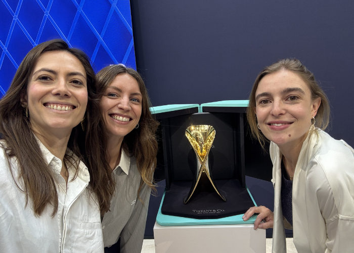 LVMH décerne le Best Impact Award à Fairly Made, une plateforme dédiée à la traçabilité des matières premières, à la transparence des chaînes d'approvisionnement et à la mesure de l'impact environnemental.