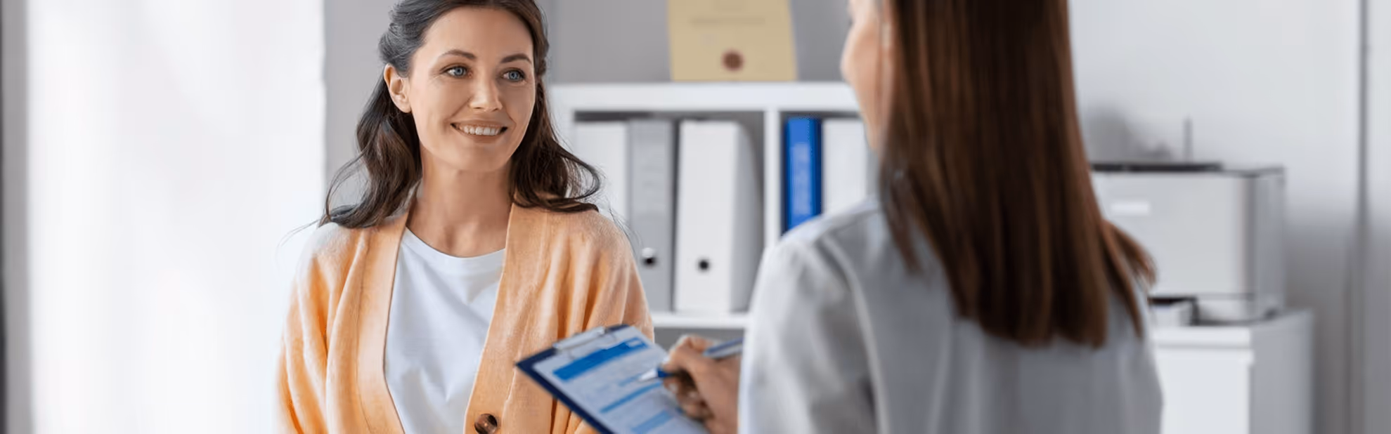 Patient meeting with a physician during a wellness consultation focused on preventive medicine with the best concierge doctor in Chicago, IL.