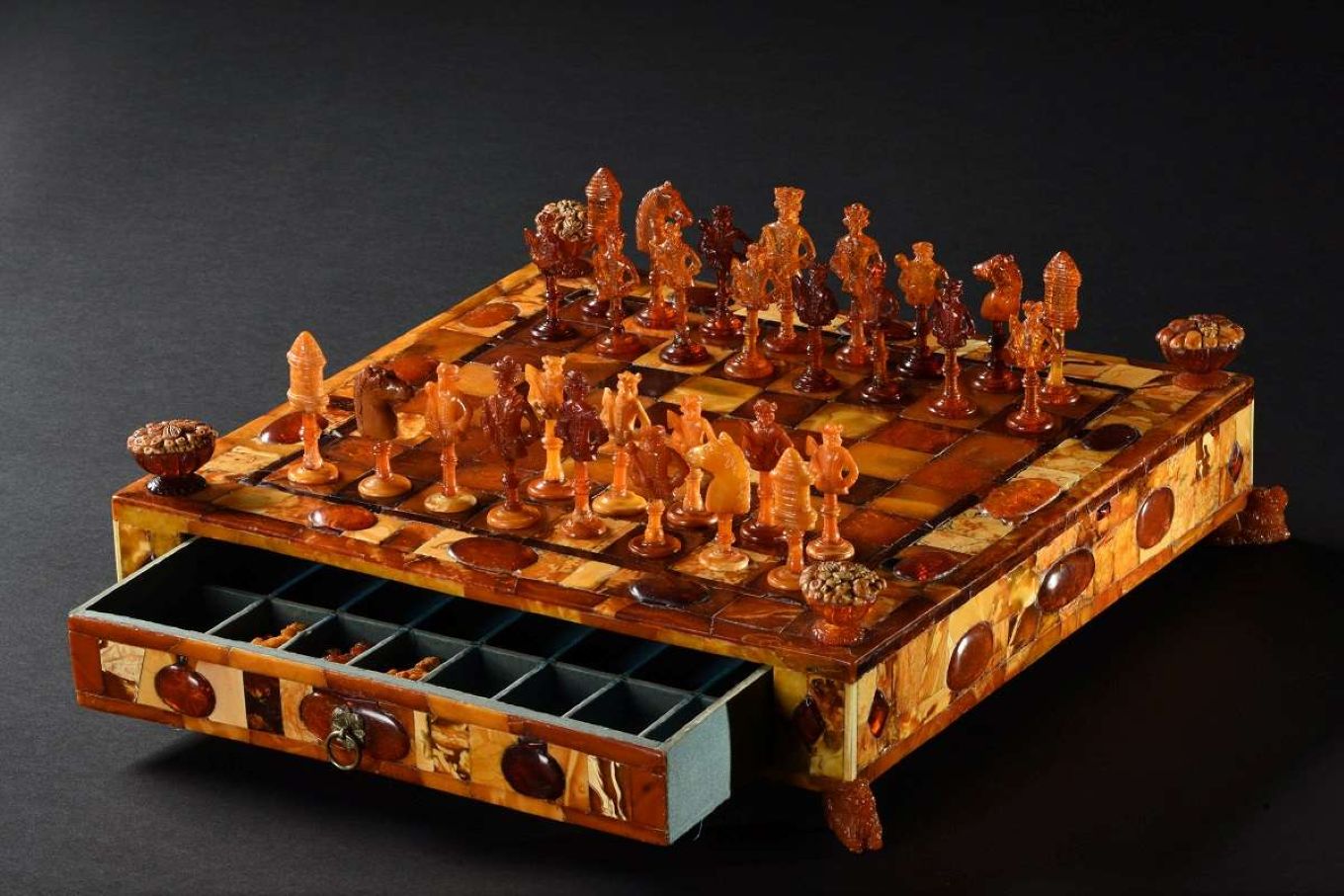 „Bursztynowe gry przez wieki” - wystawa z okazji 25-lecia Muzeum Bursztynu