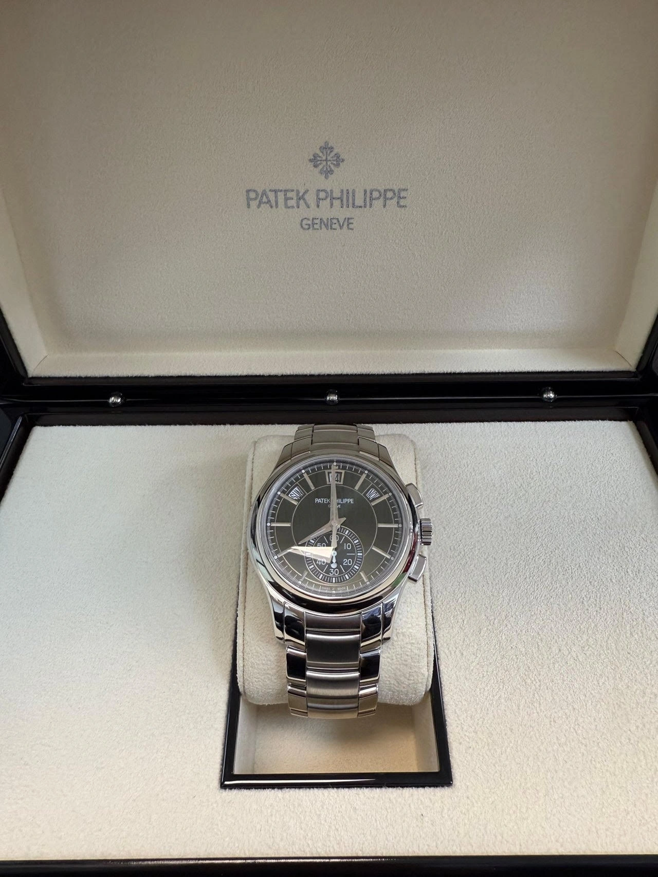 Patek Philippe, Annual Calendar Chronograph (5905/1A-001)