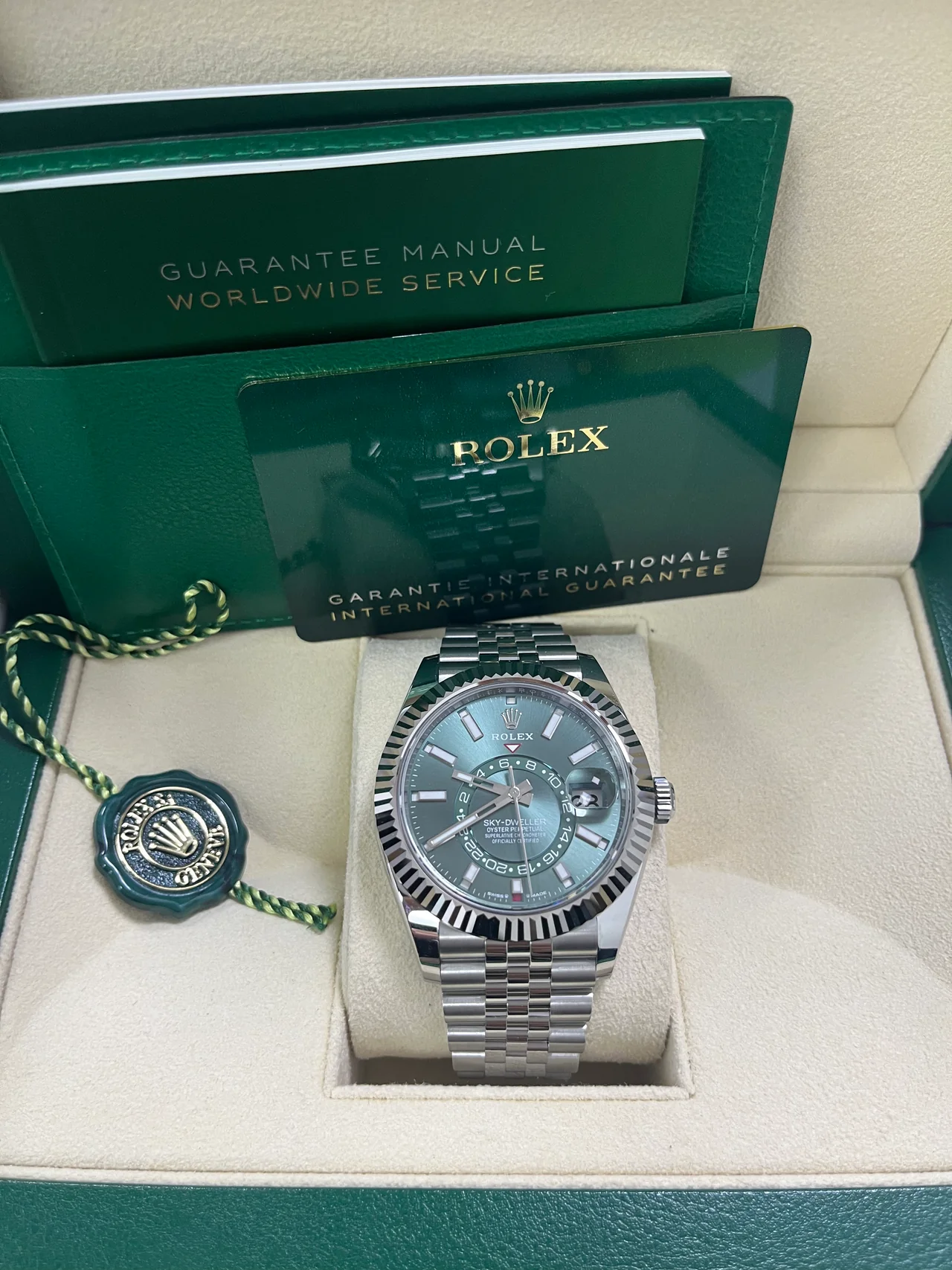 Rolex, Sky-Dweller (Green Dial)