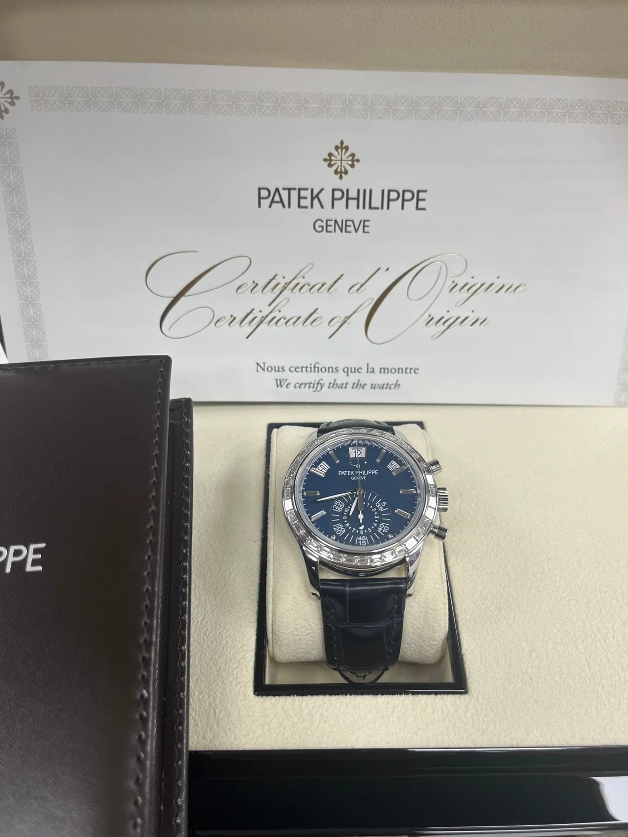 Patek Philippe, Annual Calendar Chronograph (Bageutte Dial)