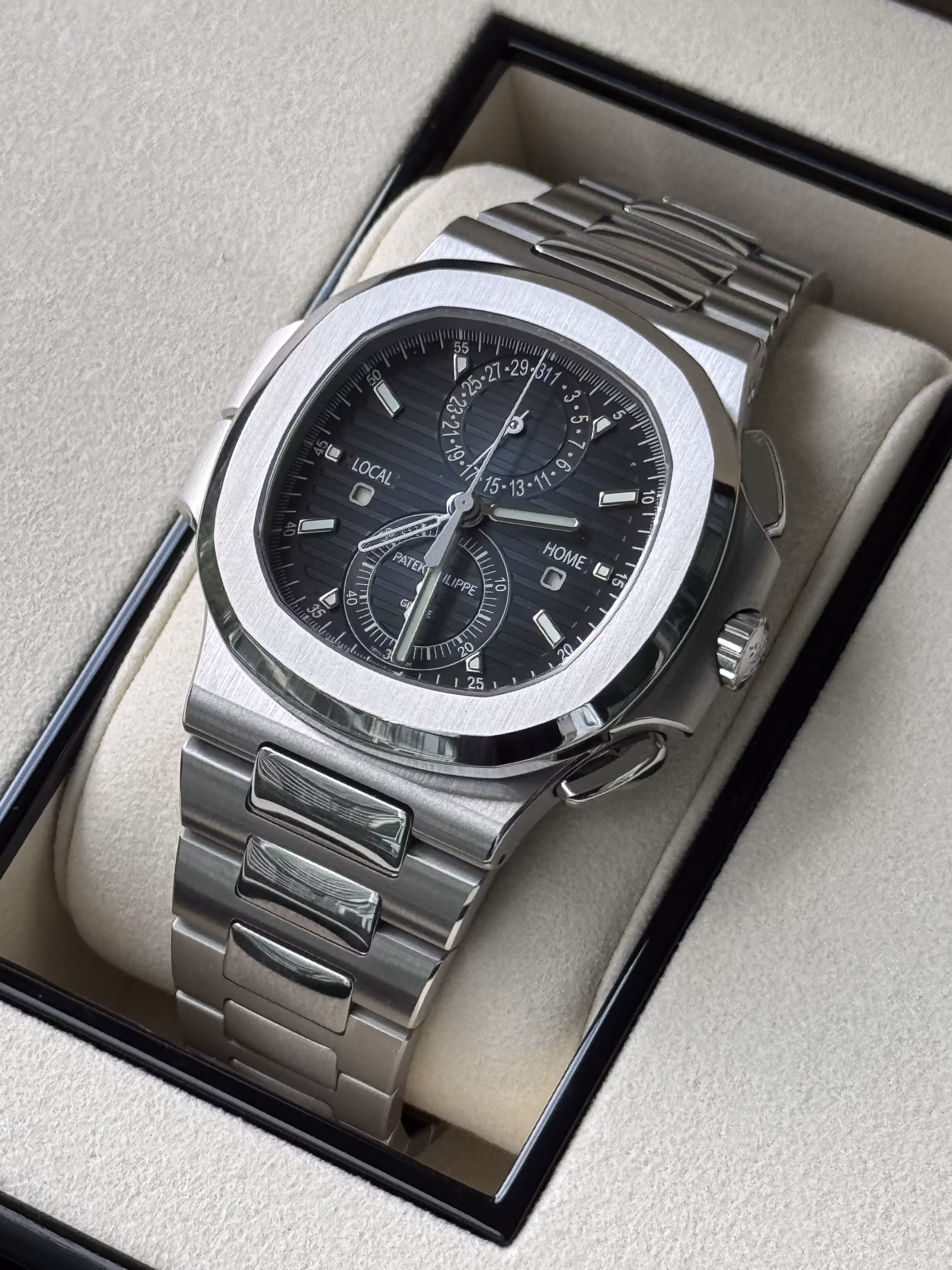 Patek Philippe - Nautilus Flyback Chronograph Travel Time (5990/1A-011)