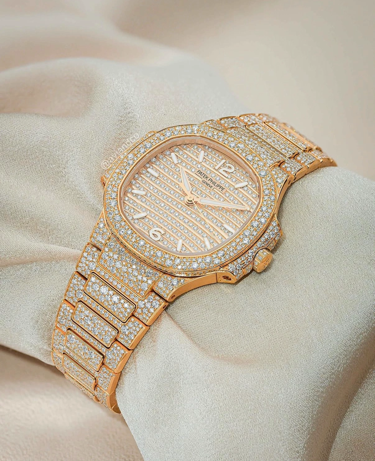 Ladies' Nautilus Rose Gold ref. 7118/1450R-001