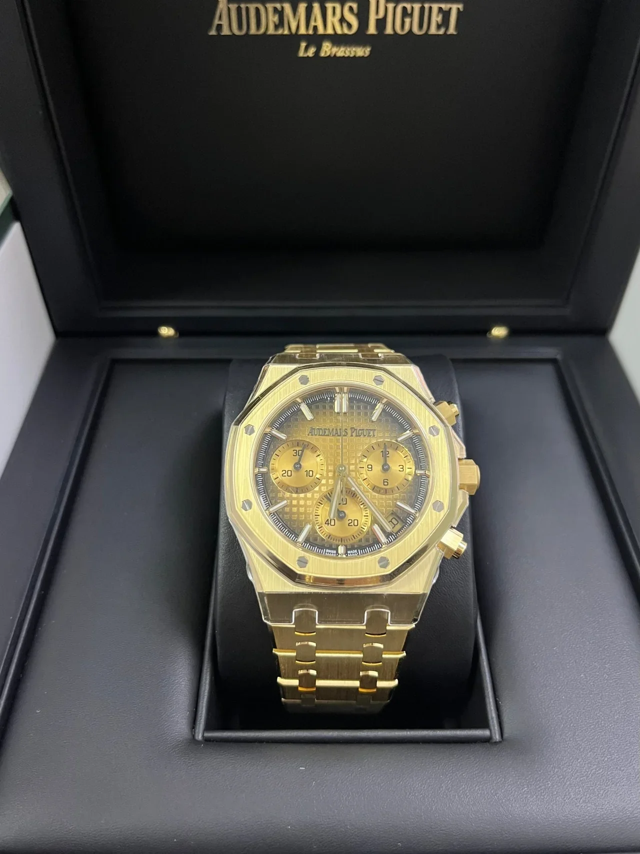 Audemars Piguet Royal Oak Chronograph Yellow Gold Smoked Champagne dial