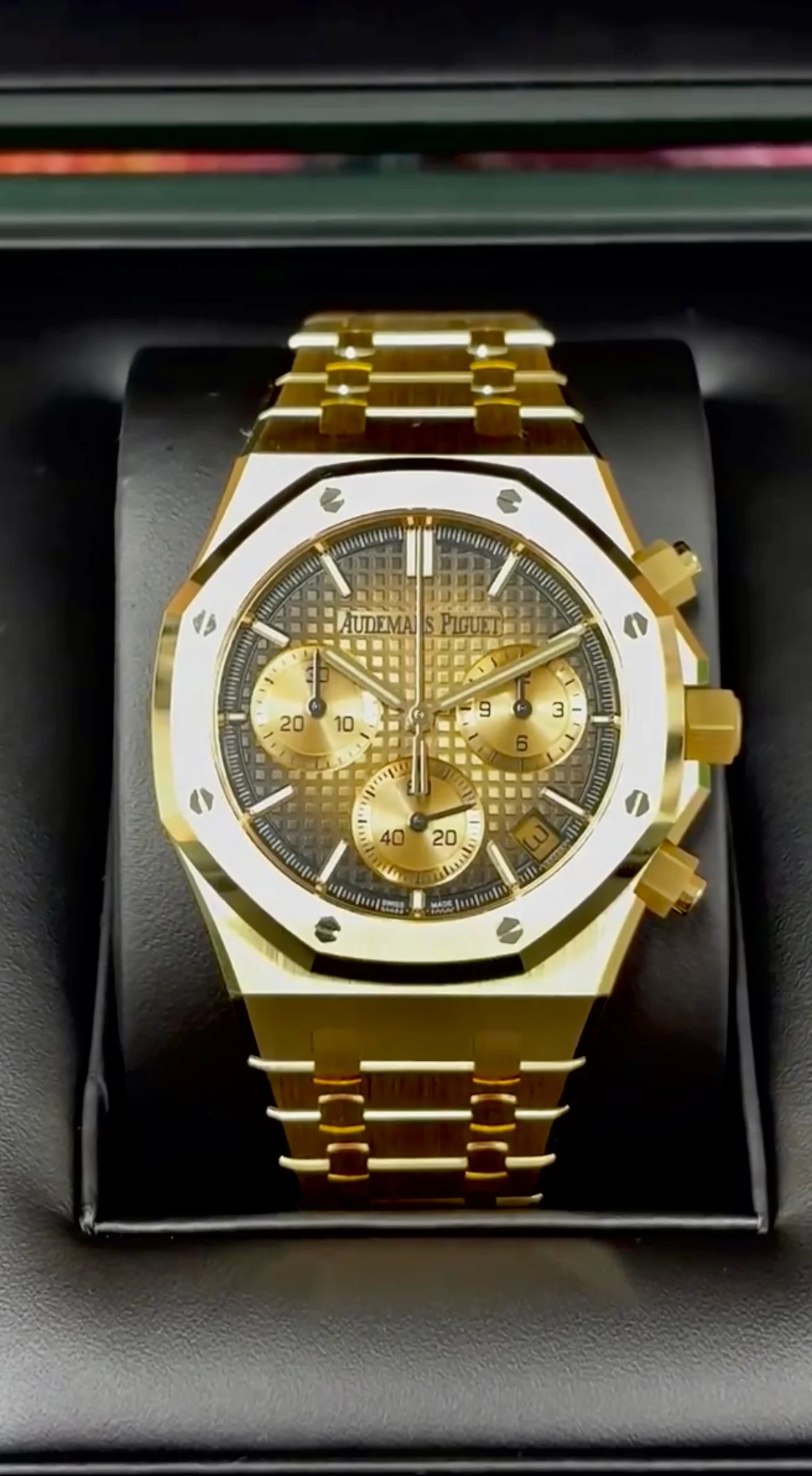 Audemars Piguet Royal Oak Chronograph Yellow Gold Smoked Champagne dial