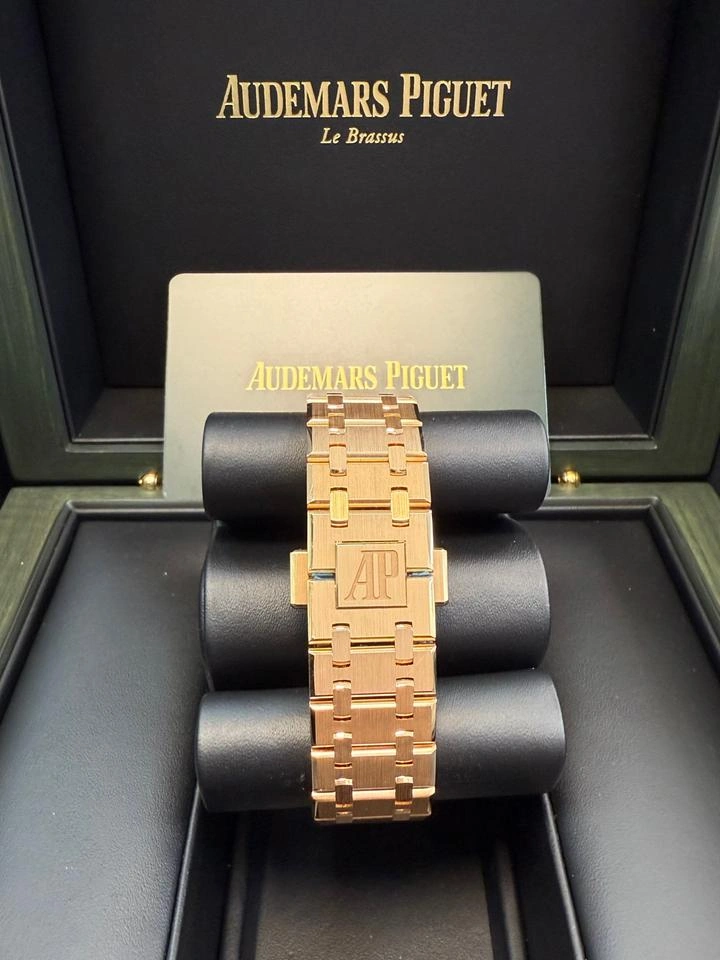 Audemars Piguet Royal Oak Selfwinding “50th Anniversary”, Ref. 15551OR.ZZ.1356OR.01 - Silver Dial