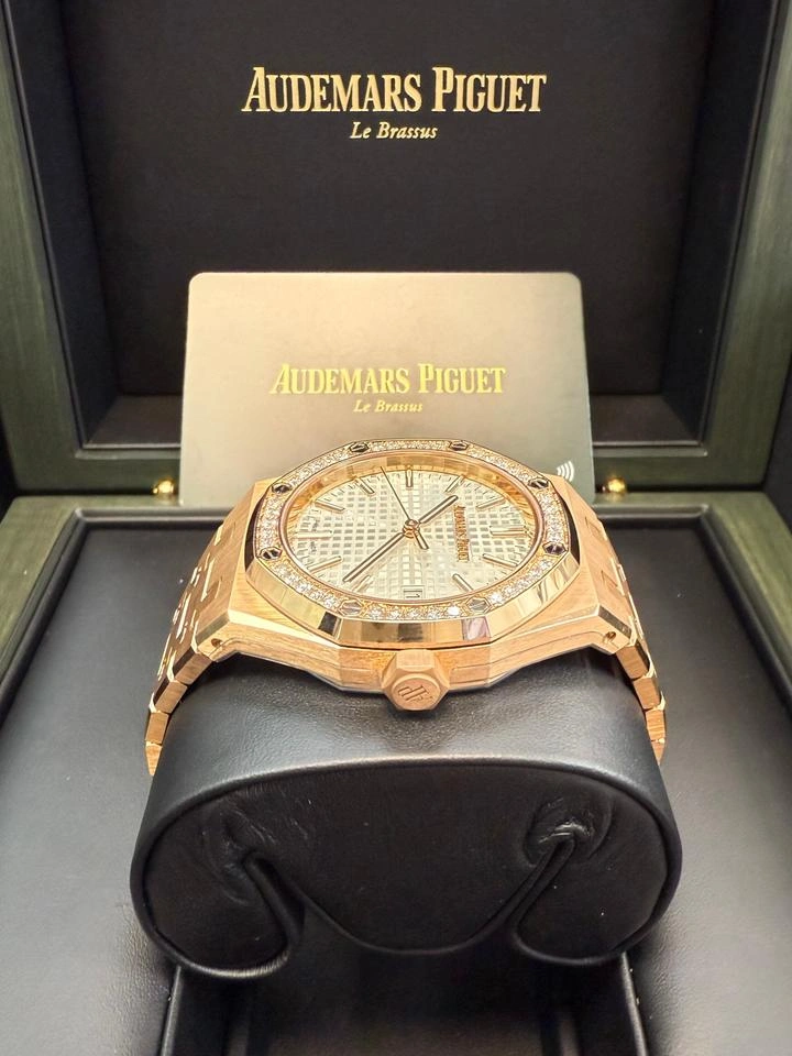 Audemars Piguet Royal Oak Selfwinding “50th Anniversary”, Ref. 15551OR.ZZ.1356OR.01 - Silver Dial