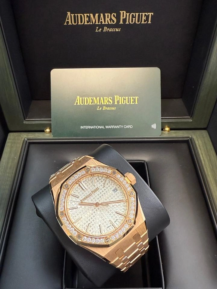 Audemars Piguet Royal Oak 50th Anniversary, Ref. 15551OR - Silver Dial