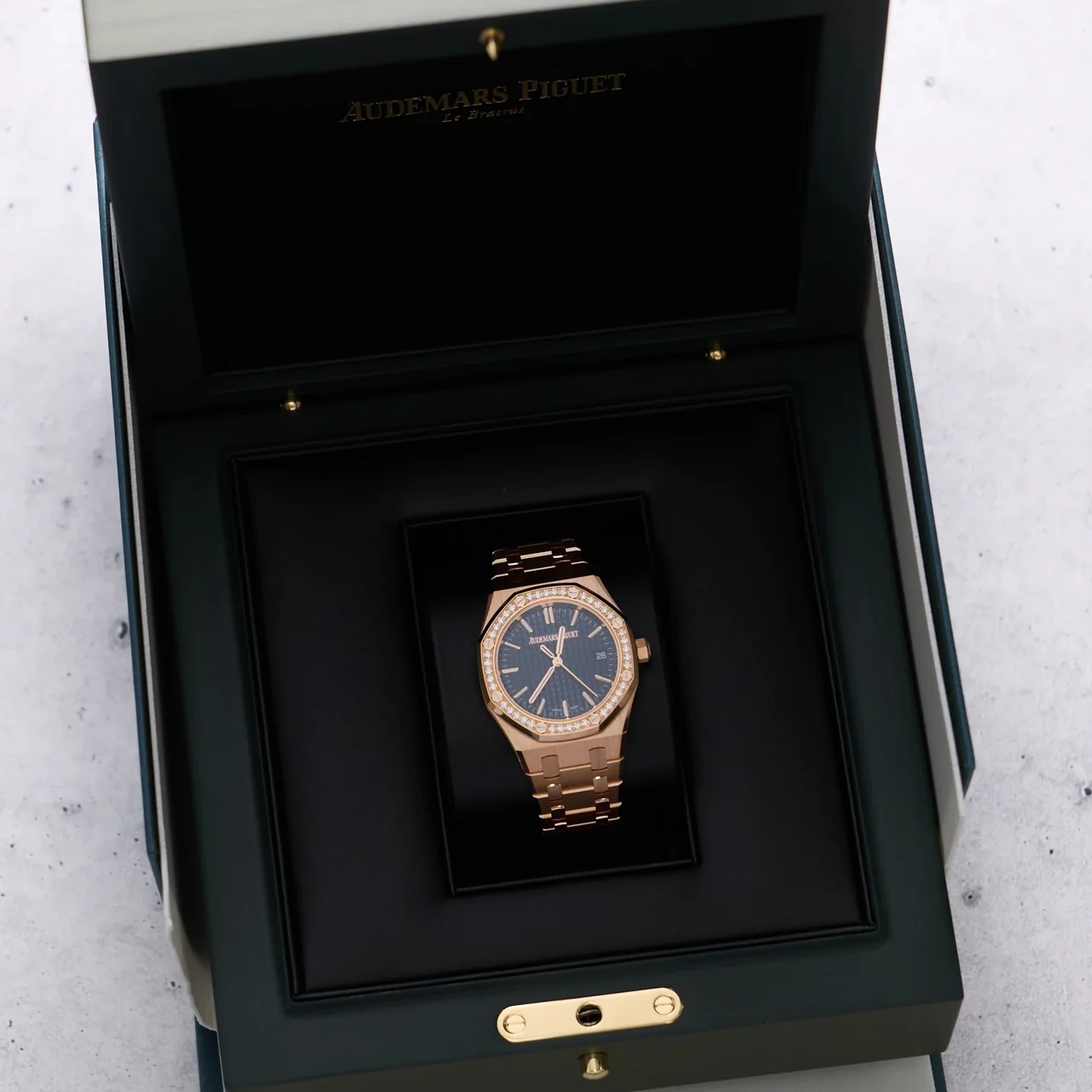 Audemars Piguet Royal Oak Selfwinding, Ref. 77451OR.ZZ.1361OR.04 - Blue Dial