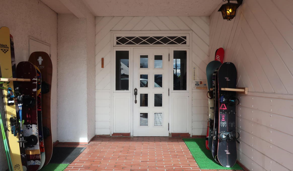 The entrance into Starfall Lodge