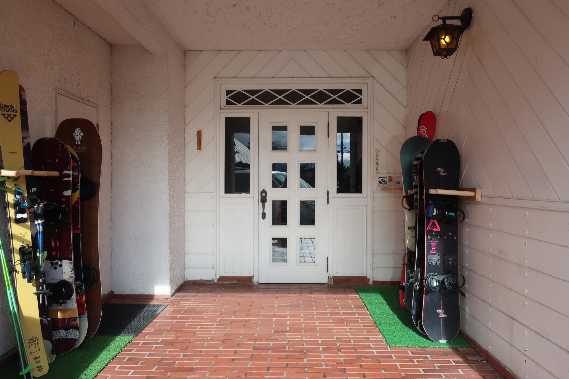 The front entrance at Starfall Lodge