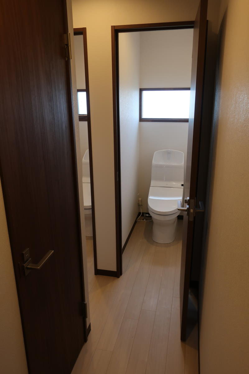 Starfall's private toilet cubicles