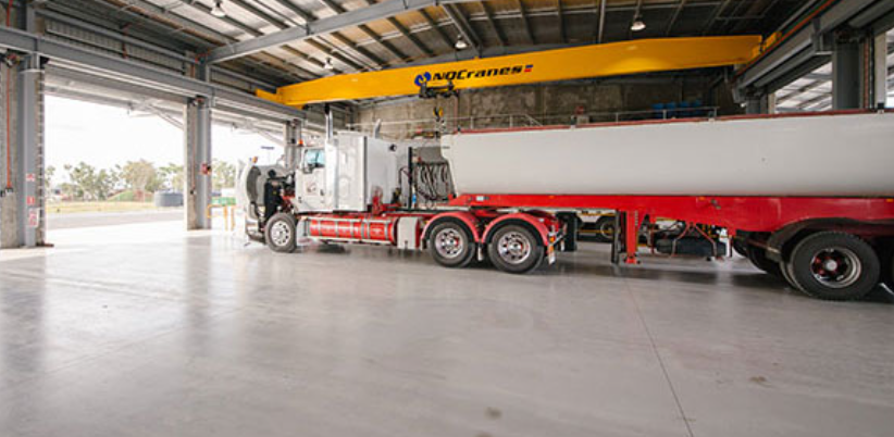 Heavy vehicle workshop bay