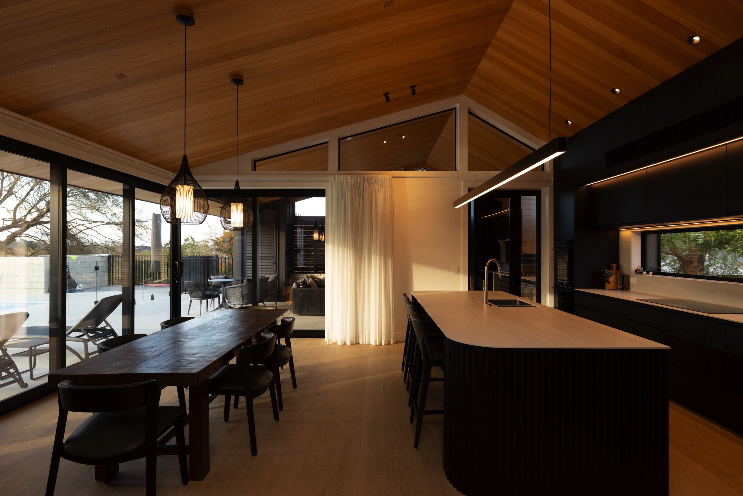 Modern open plan kitchen and dinning area