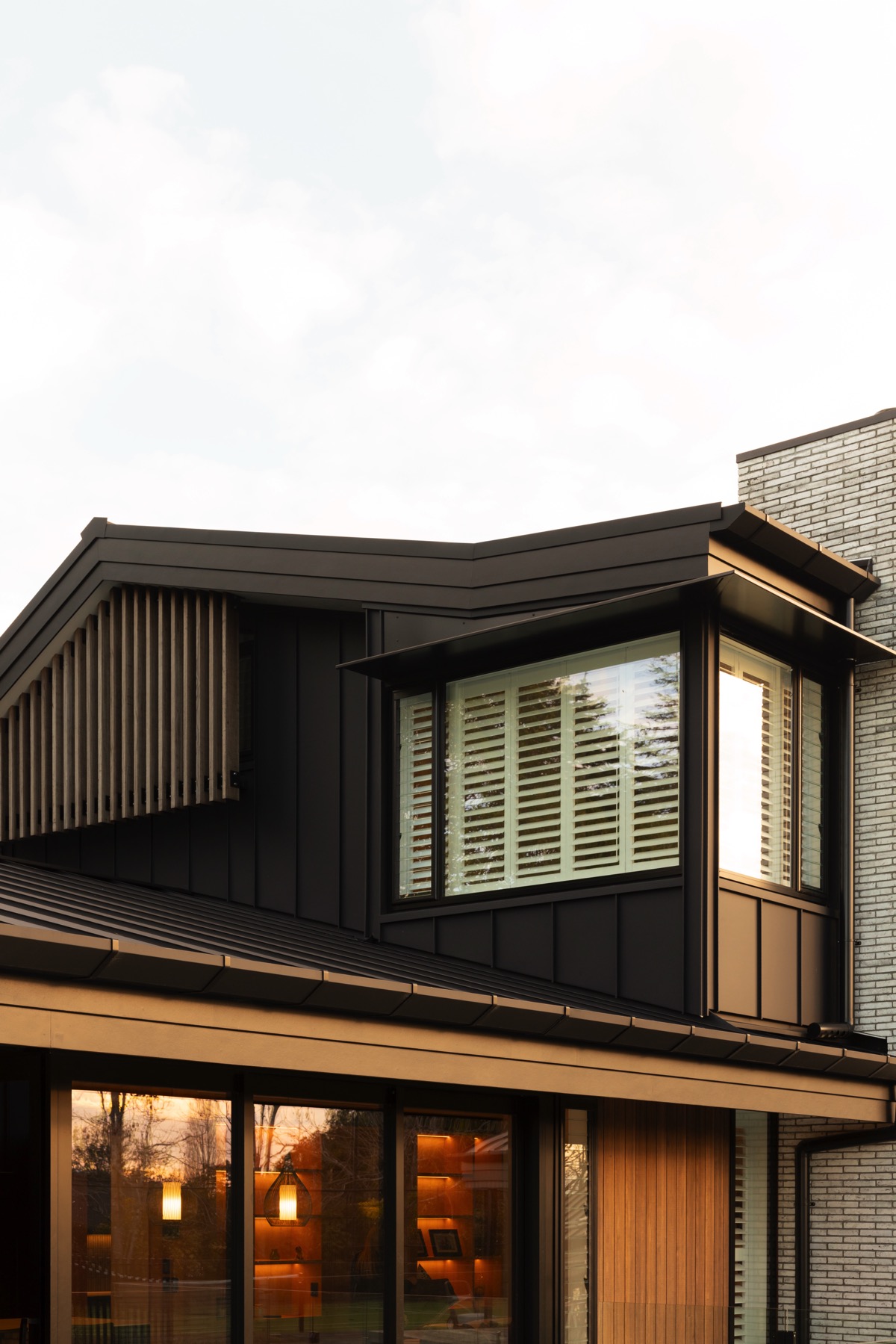 Modern open plan kitchen and dinning area