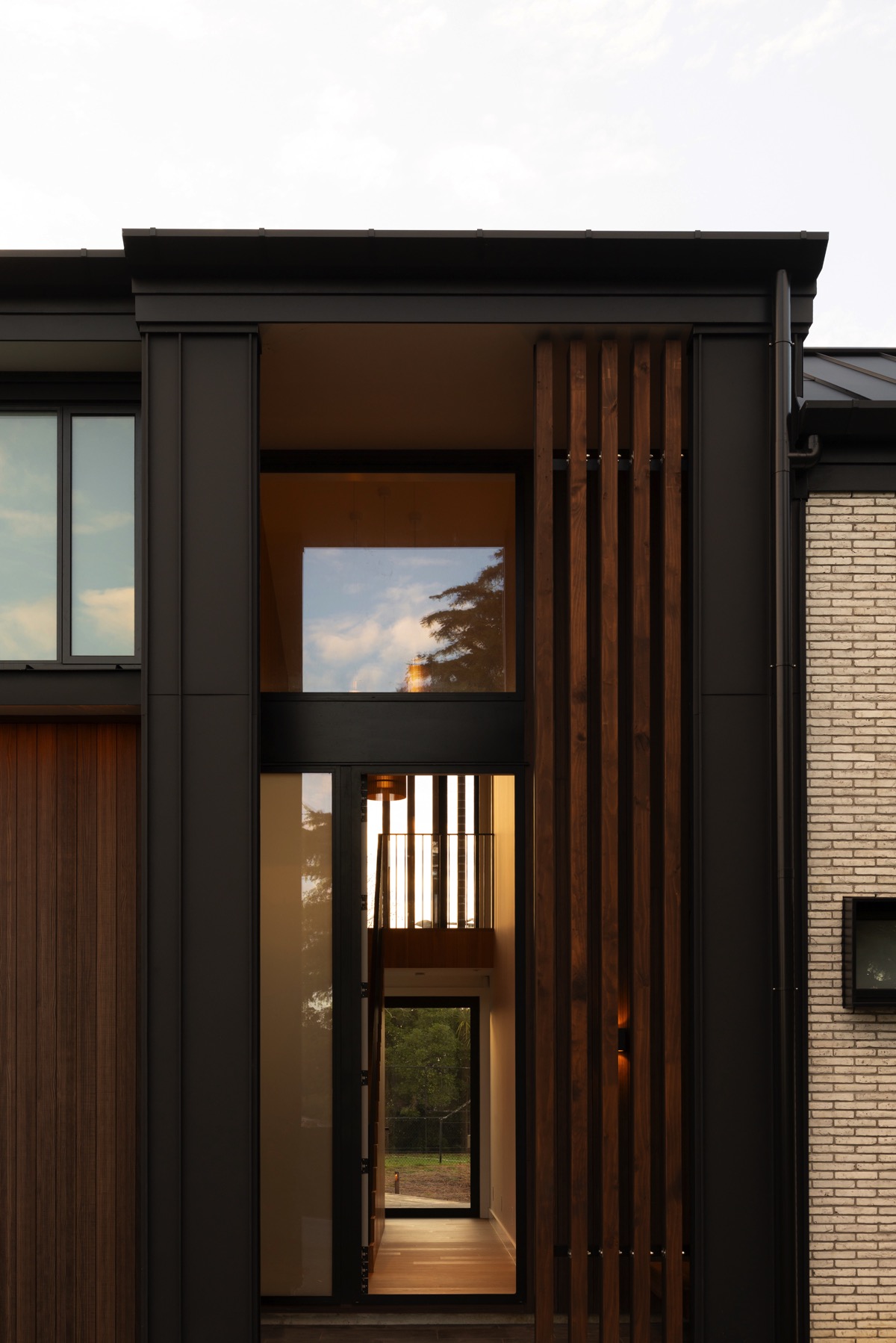 Modern open plan kitchen and dinning area