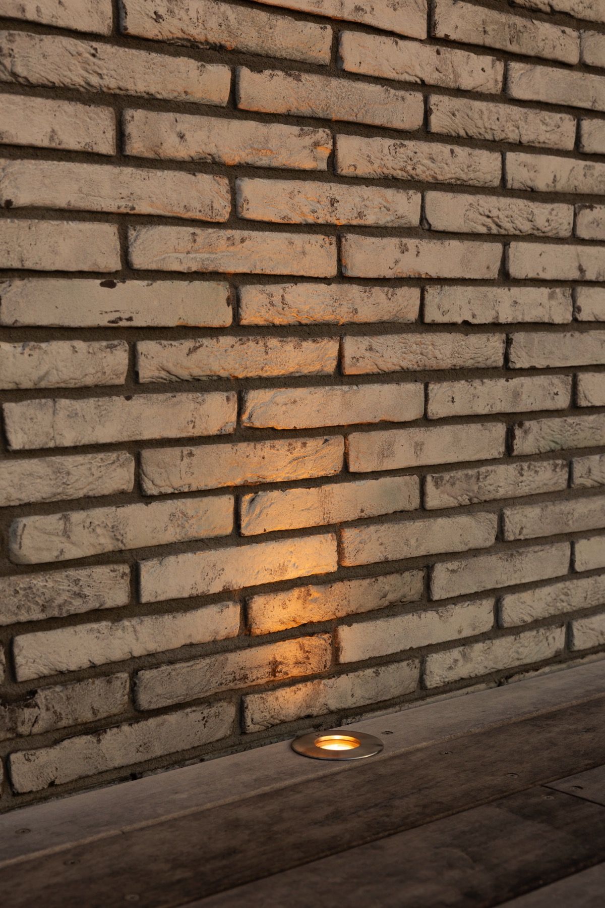 Modern open plan kitchen and dinning area