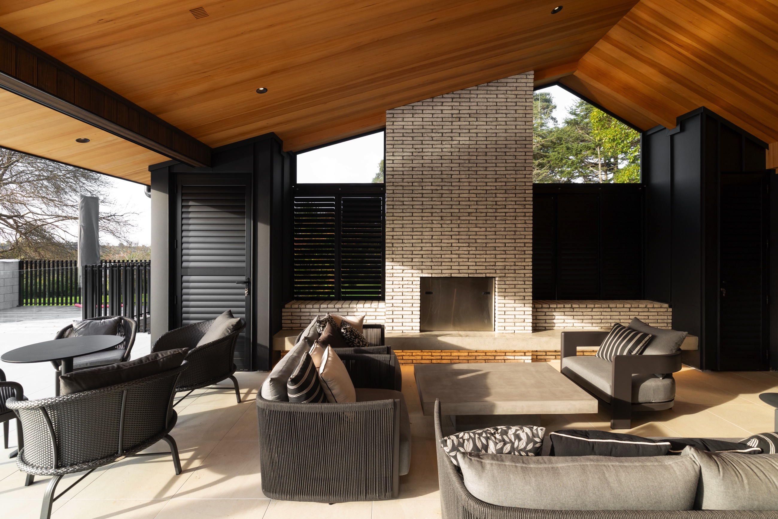 Modern open plan kitchen and dinning area