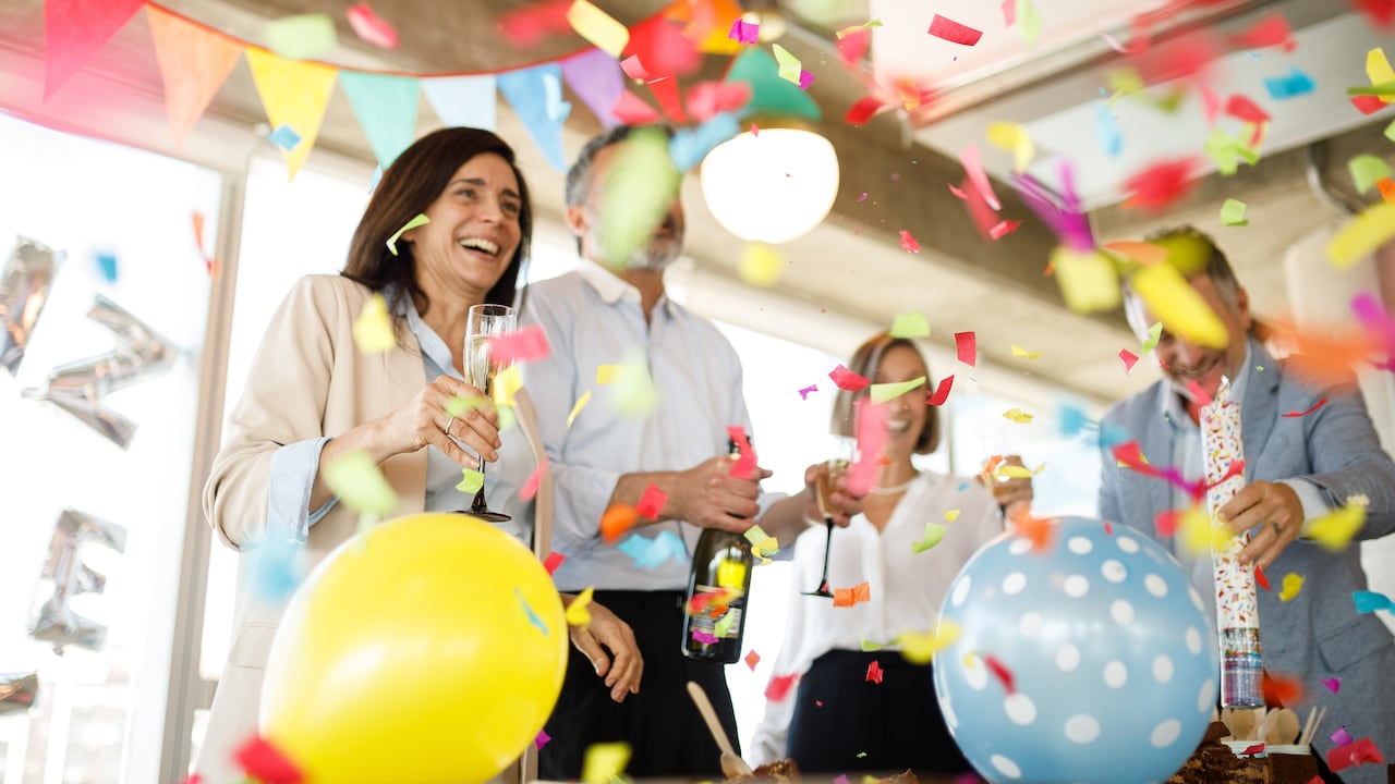 Demanda millonaria que deberá pagar empresa por celebrar cumpleaños de  empleado