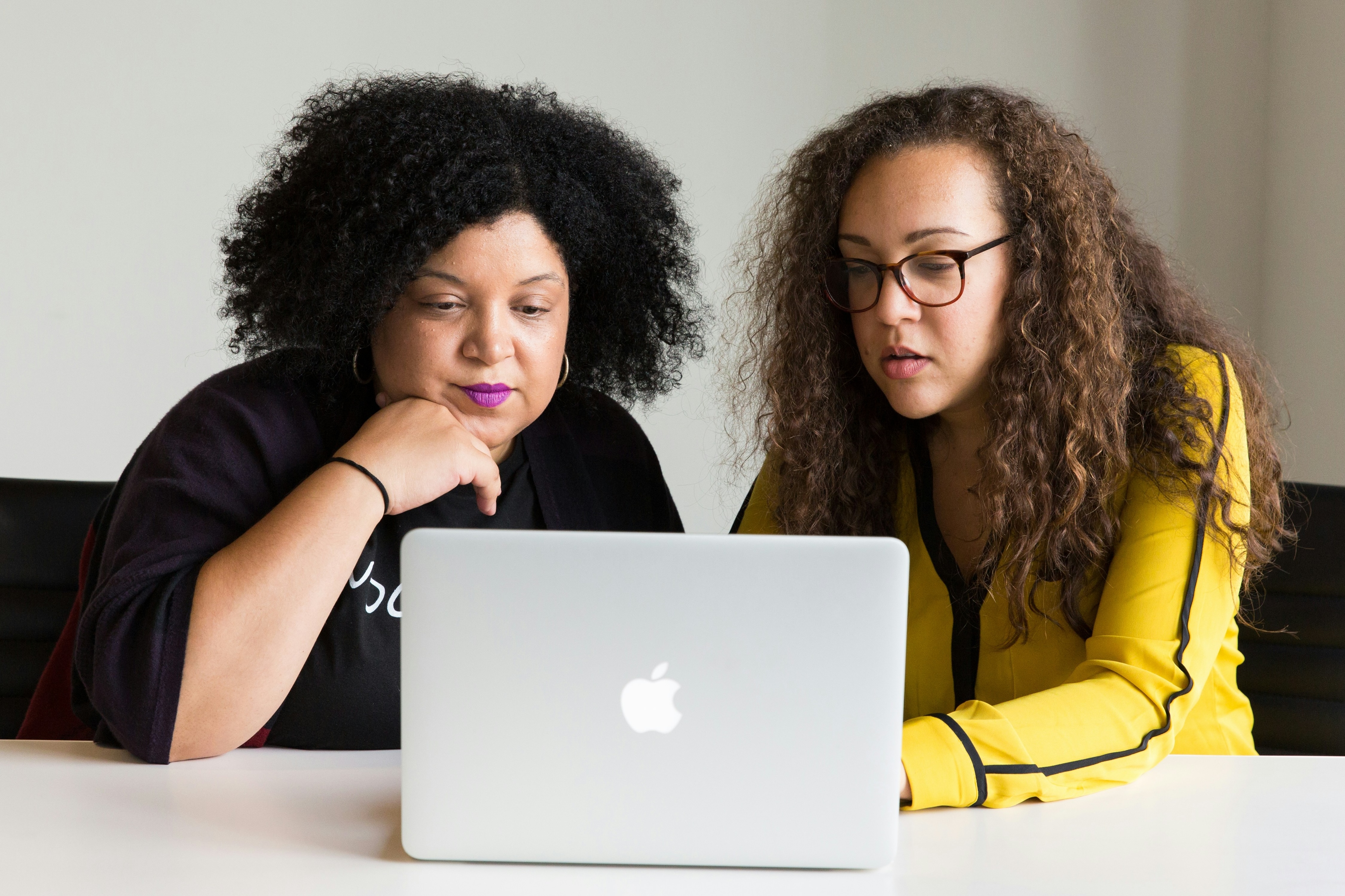 Two people using Earlybird Interpreter on a shared device
