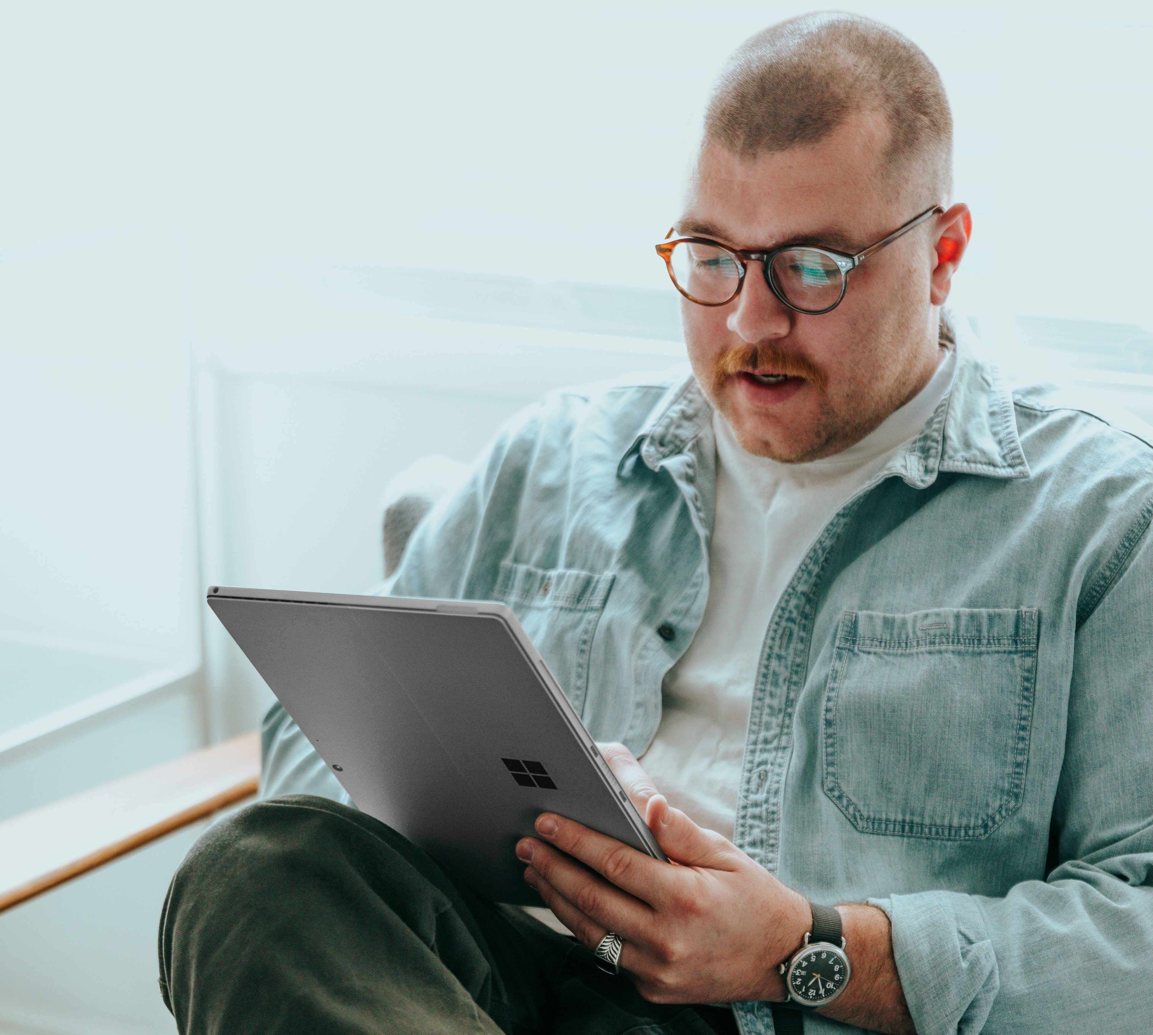 Participant using Earlybird Conversations on a tablet at home