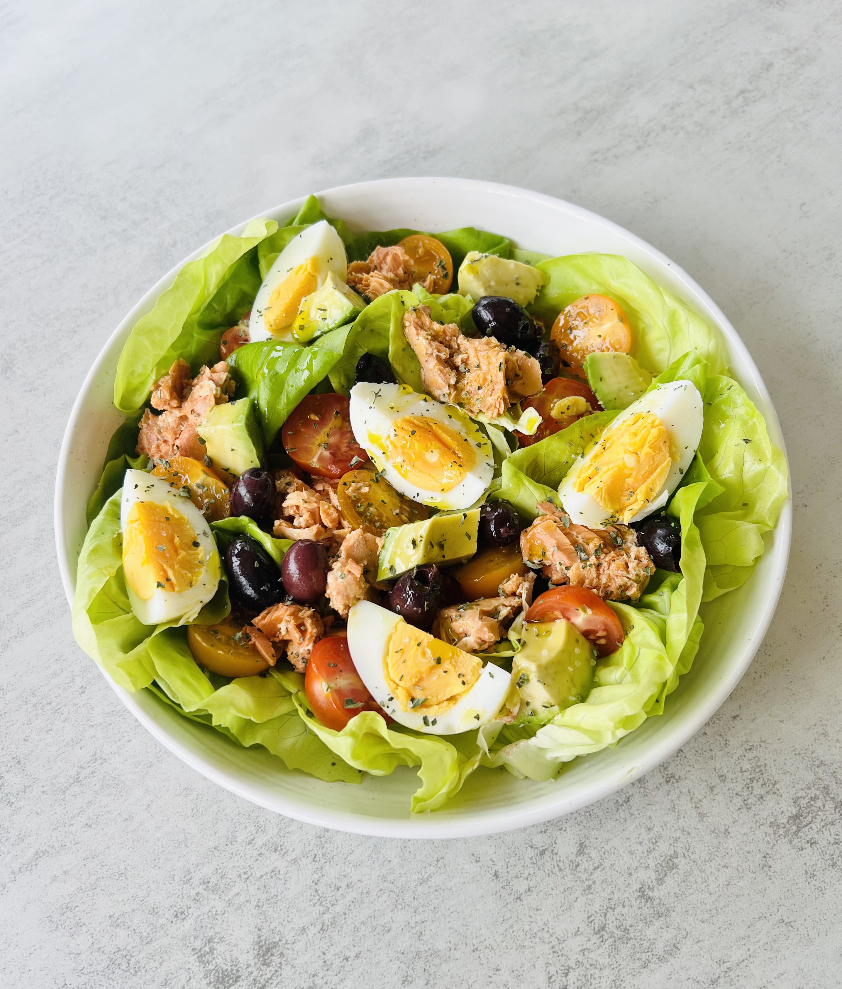 A fresh and flavorful Mediterranean-inspired dish packed with tender and flaky salmon.
