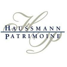 Logo de Haussmann Patrimoine comportant les initiales stylisées « HP » et le nom en majuscules barré d'une ligne.