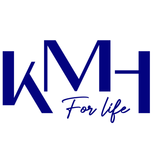Logo KMH avec le slogan « For life » en lettres bleues.