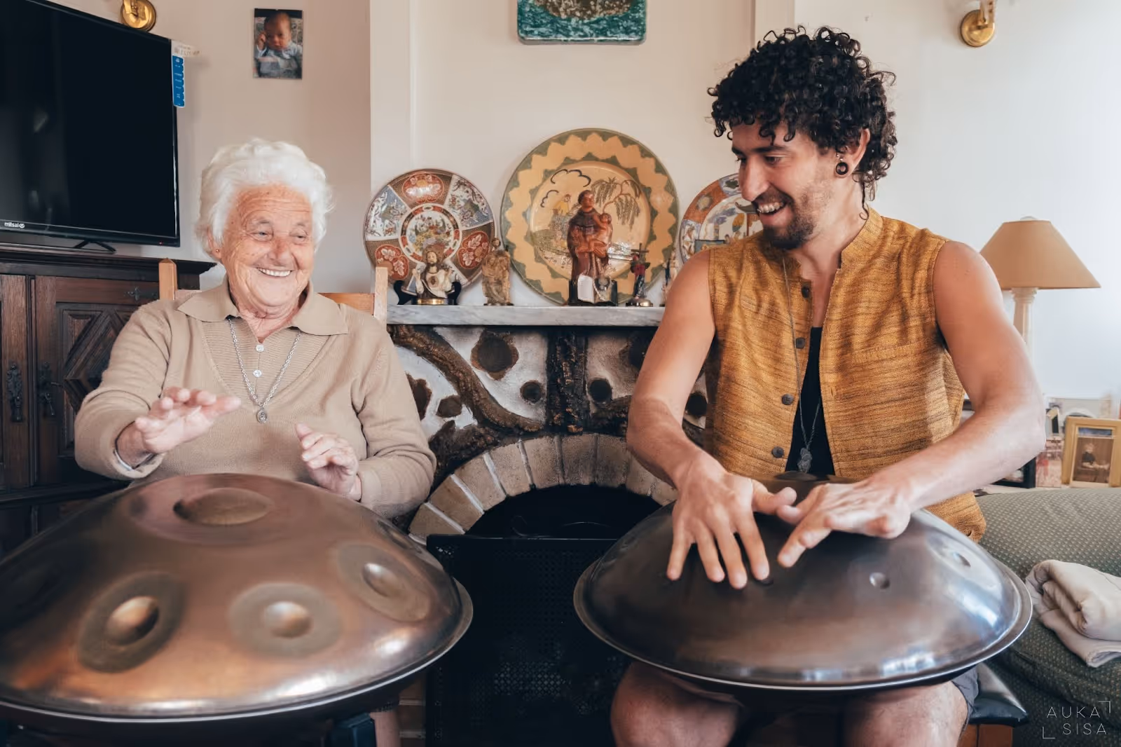Kabeção's grandmother plays handpan