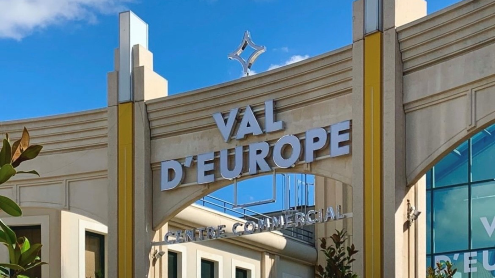Entrance archway at Val d’Europe Shopping Centre