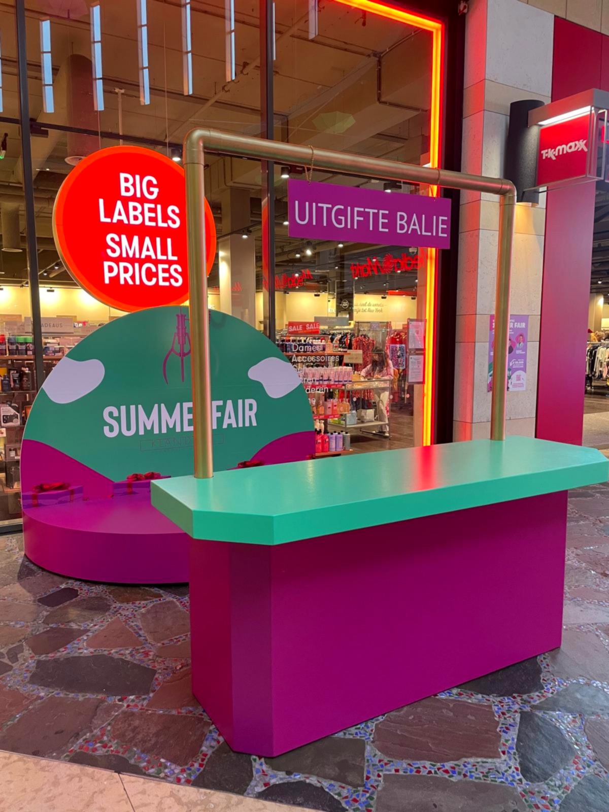 Retail activatie met opvallende balie van Bryte Creators in winkelcentrum