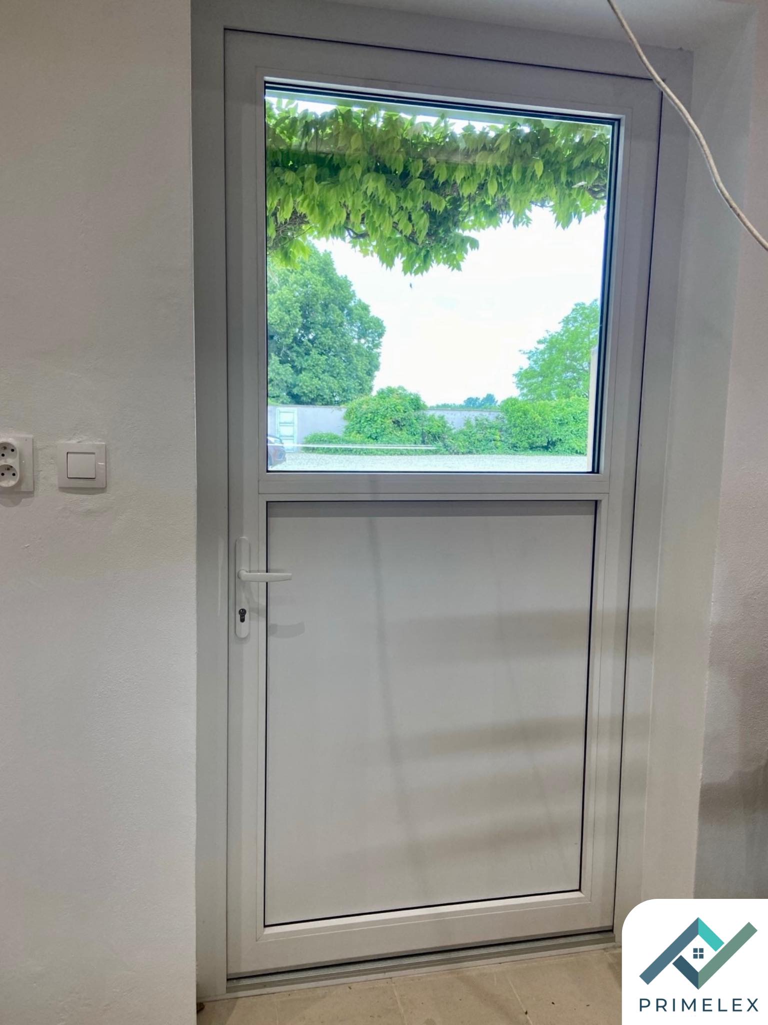 Garážové brány, vchodové dvere - Nesvady