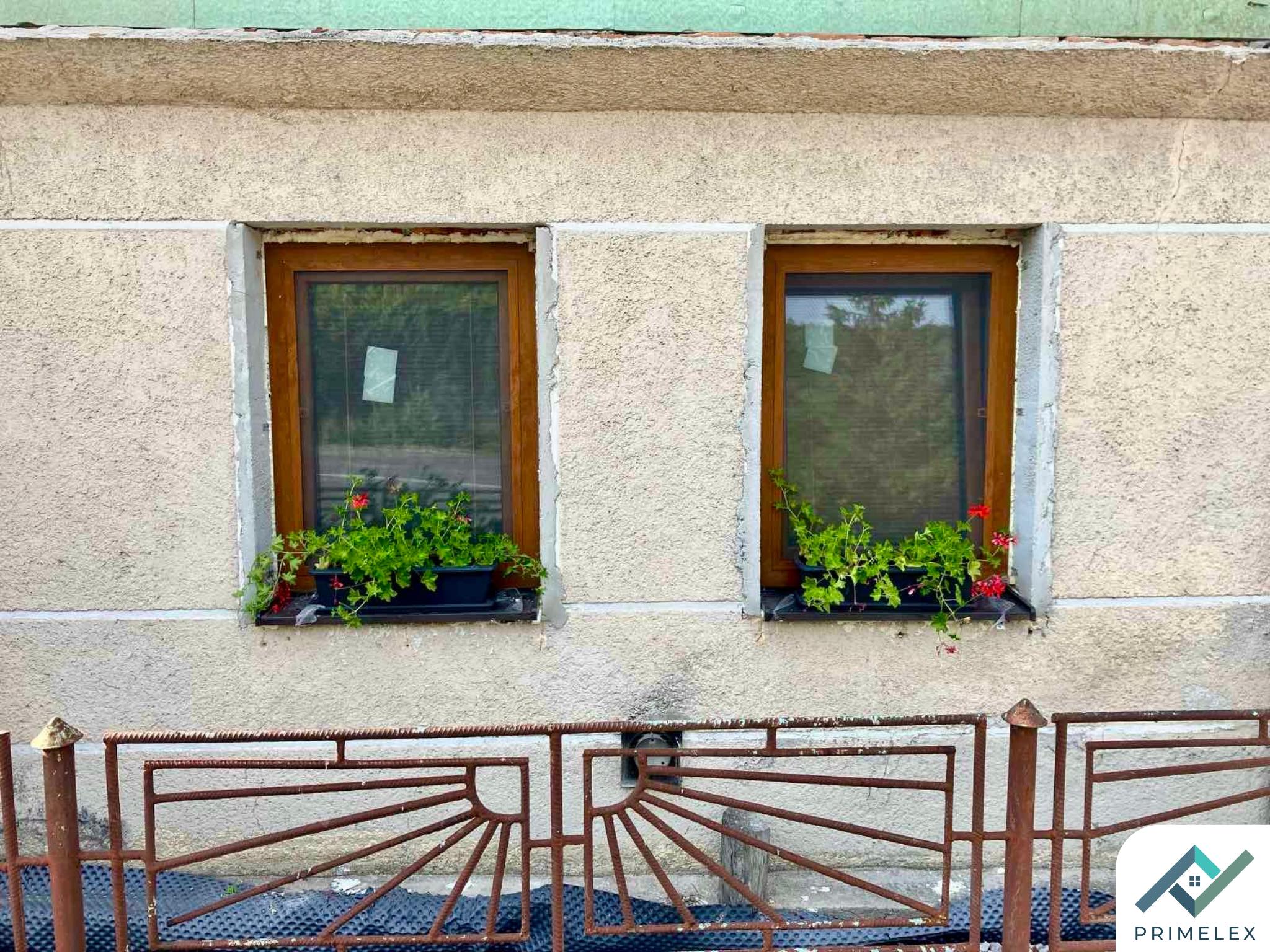 Vchodové dvere, plastové okná - Buková