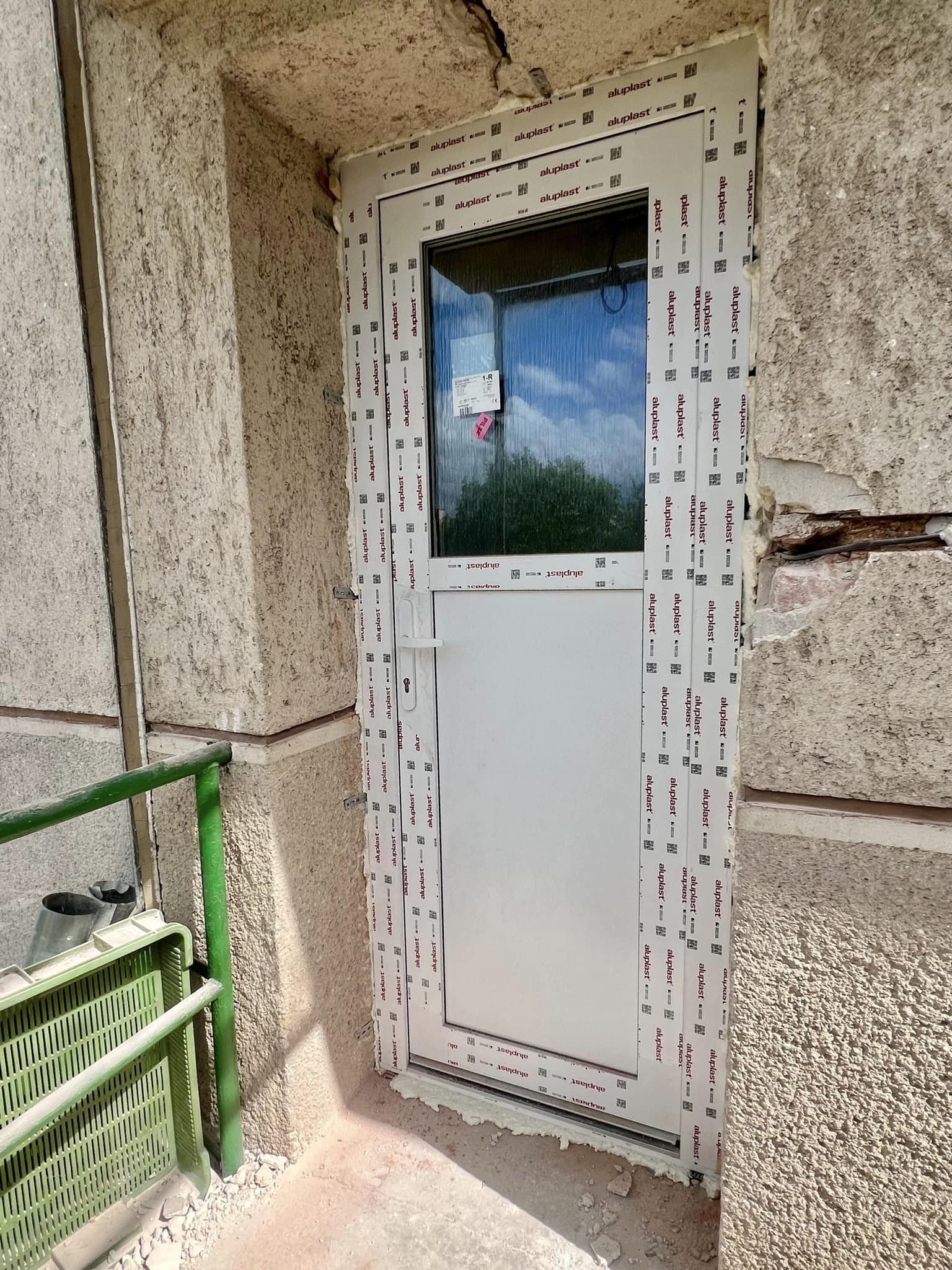 Vchodové dvere, plastové okná - Galanta