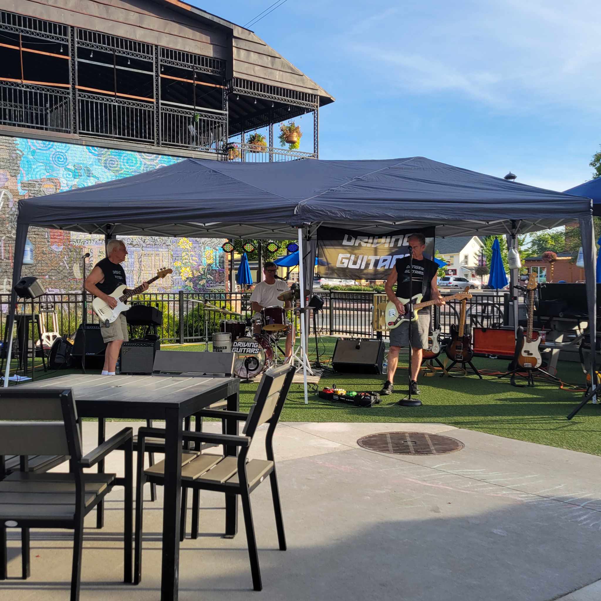 Live music with Driving Guitars 