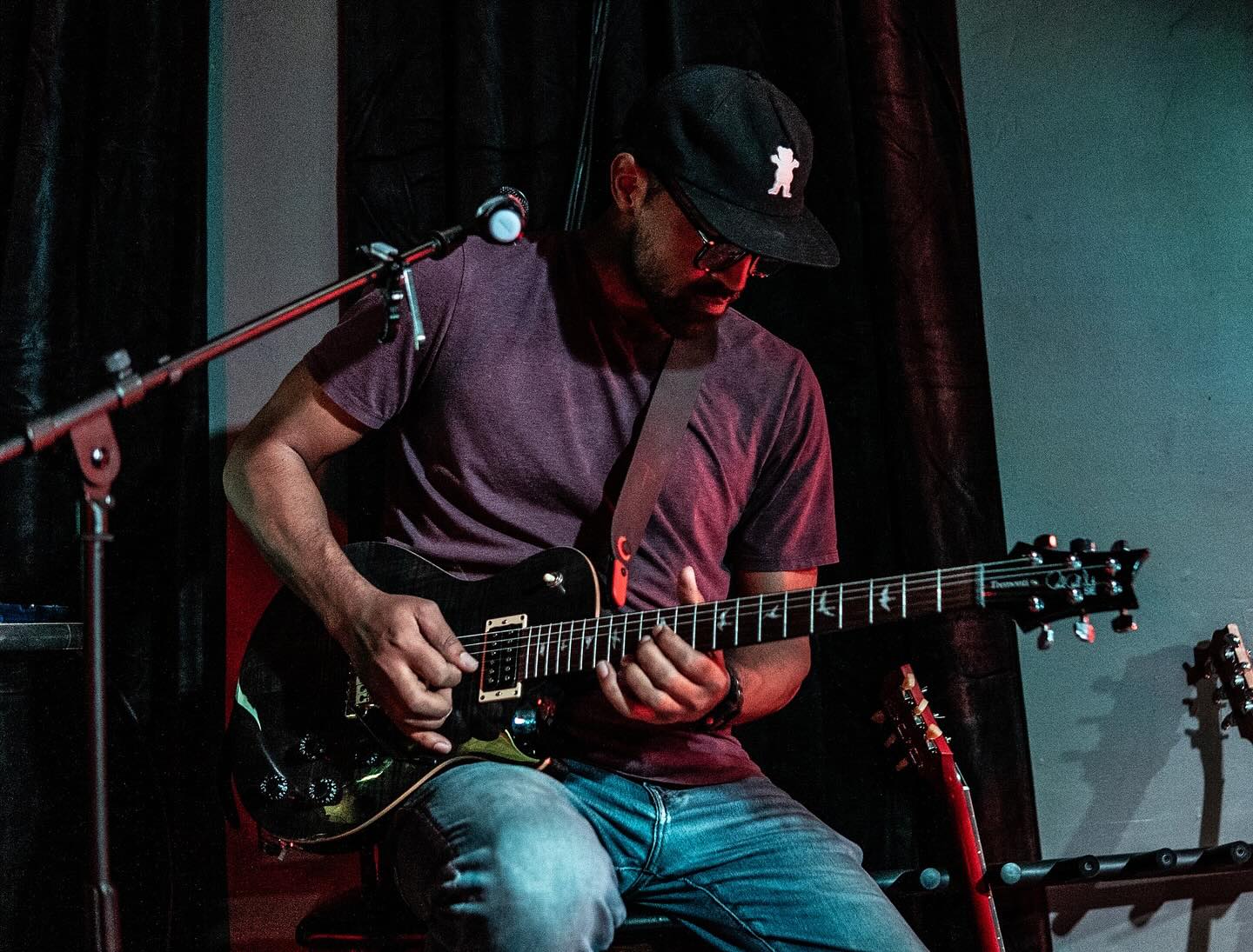 Live music with Daniel Bell