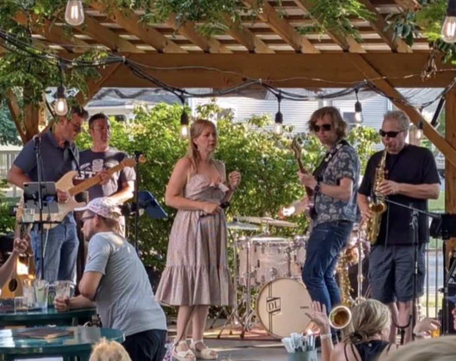 Live music with The Karismatics