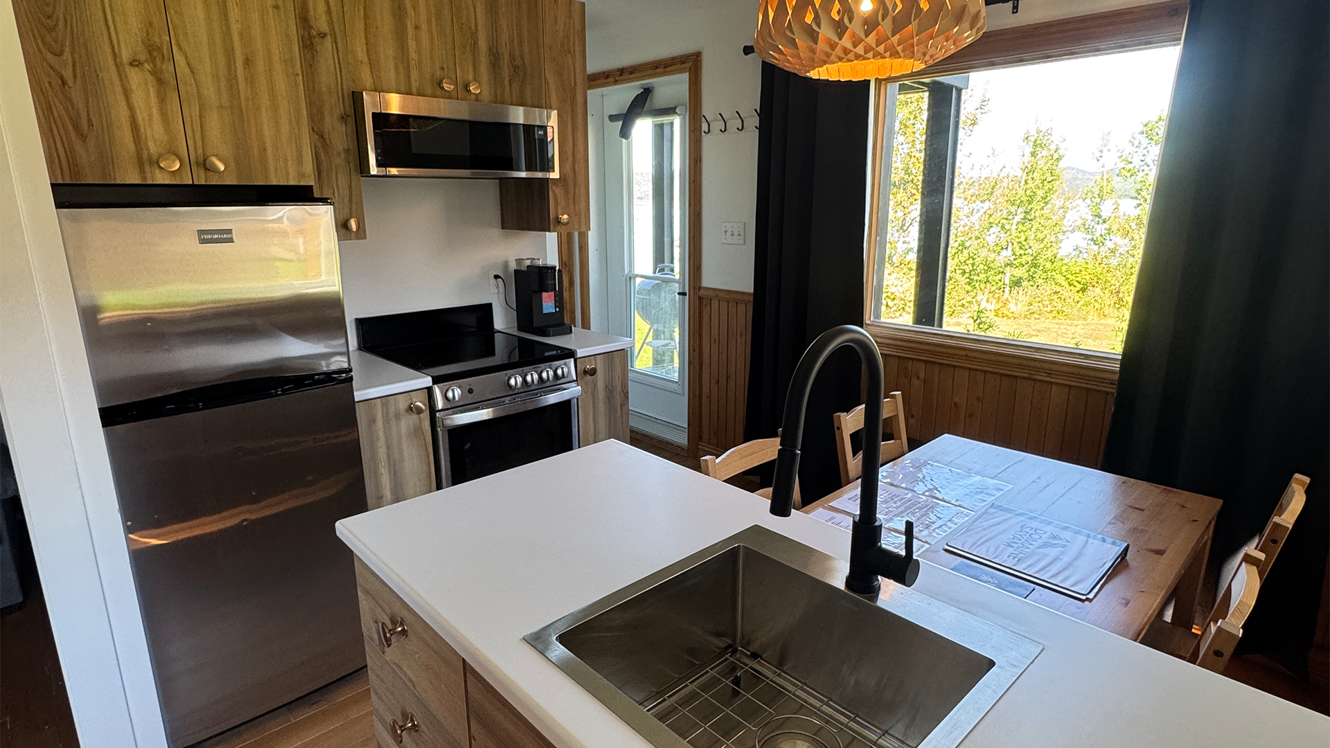 Chalet 13 / 1 chambre, futon-lit et spa privé – Idéal pour couple ou petite famille