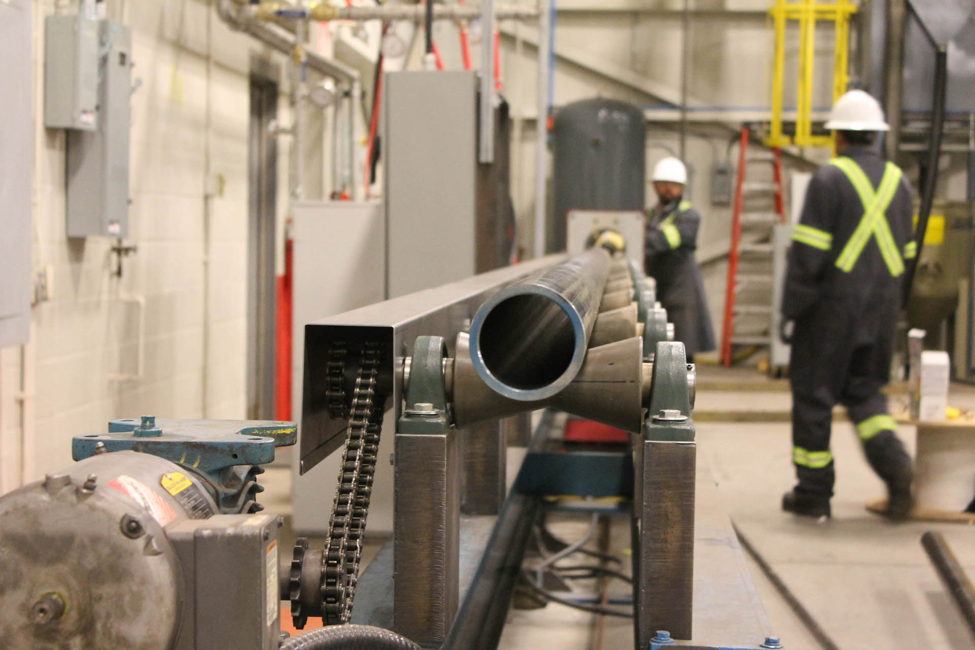 Lifting Solutions diagram comparing continuous rod in reciprocating rod-pump and progressing cavity pump wells