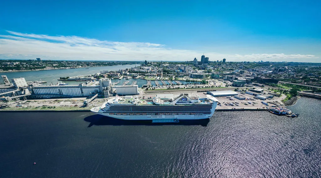 The Port of Québec is developing shore power infrastructure at Wharf 30 and Wharf 101 to enable cruise and cargo vessels to connect to the electrical grid while berthed, eliminating the need to run auxiliary engines. Supported by the Government of Québec, the project will reduce greenhouse gas emissions (nearly 70,000 tonnes at Wharf 30 and 5,600 tonnes at Wharf 101 over 10 years), improve air quality, and lower noise pollution. Expected to be operational in 2028, the initiative advances the Port’s broader maritime decarbonization strategy.
