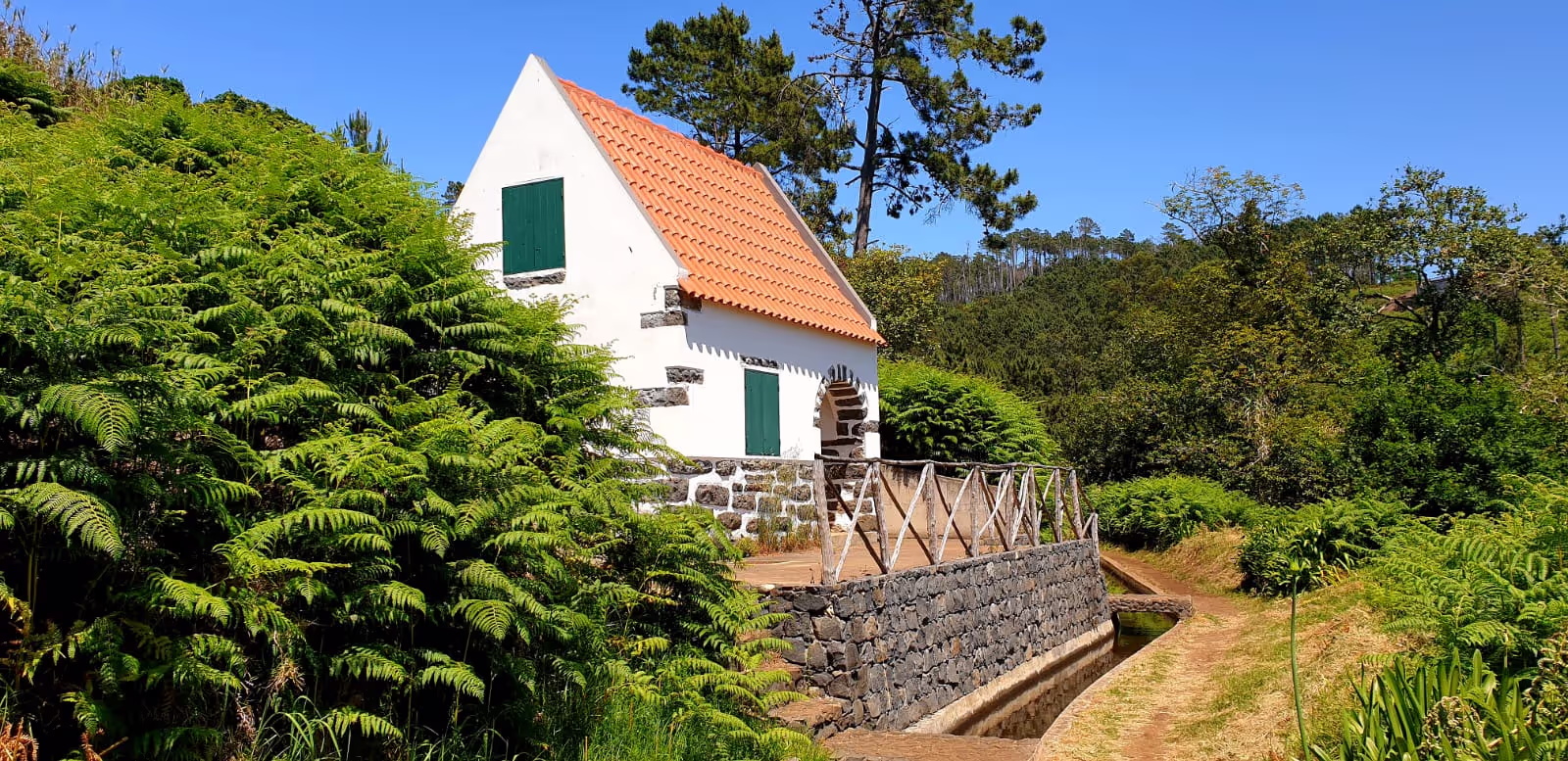A levada house at Looptrail of Maloeira