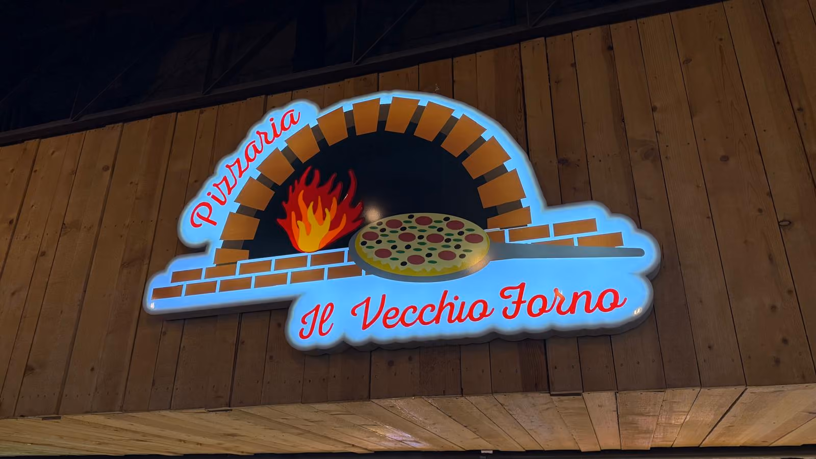 The logo of Il Vecchio Forno in Madeira