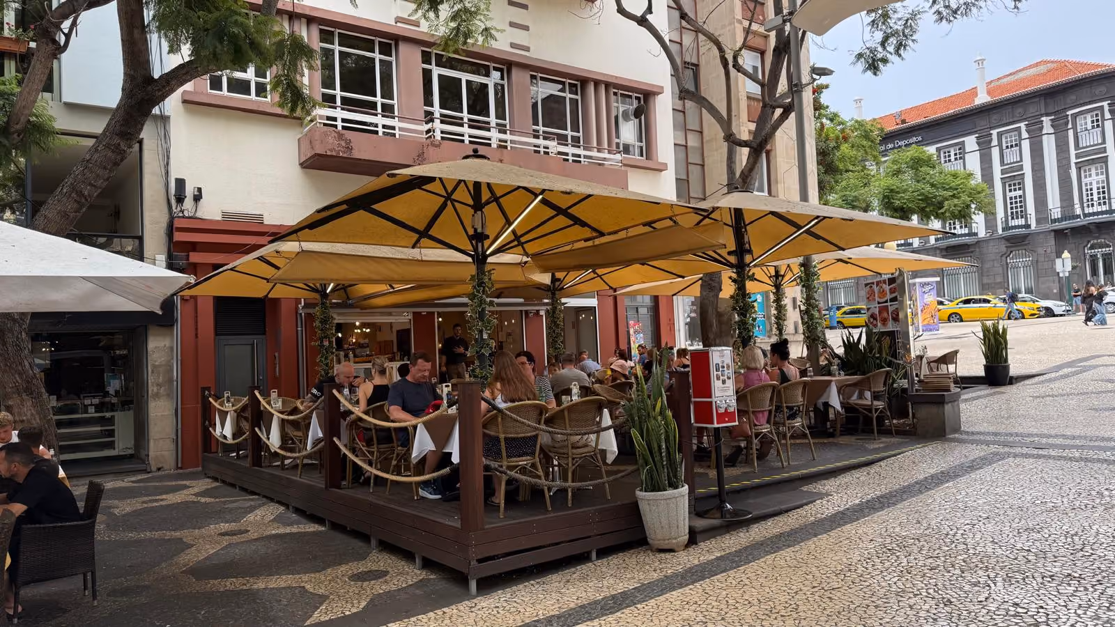 Right next to the Cathedreal the Se is the Apolo Restaurant  in Madeira Portugal funchal