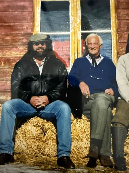 A group of men sitting on hay bales

AI-generated content may be incorrect.