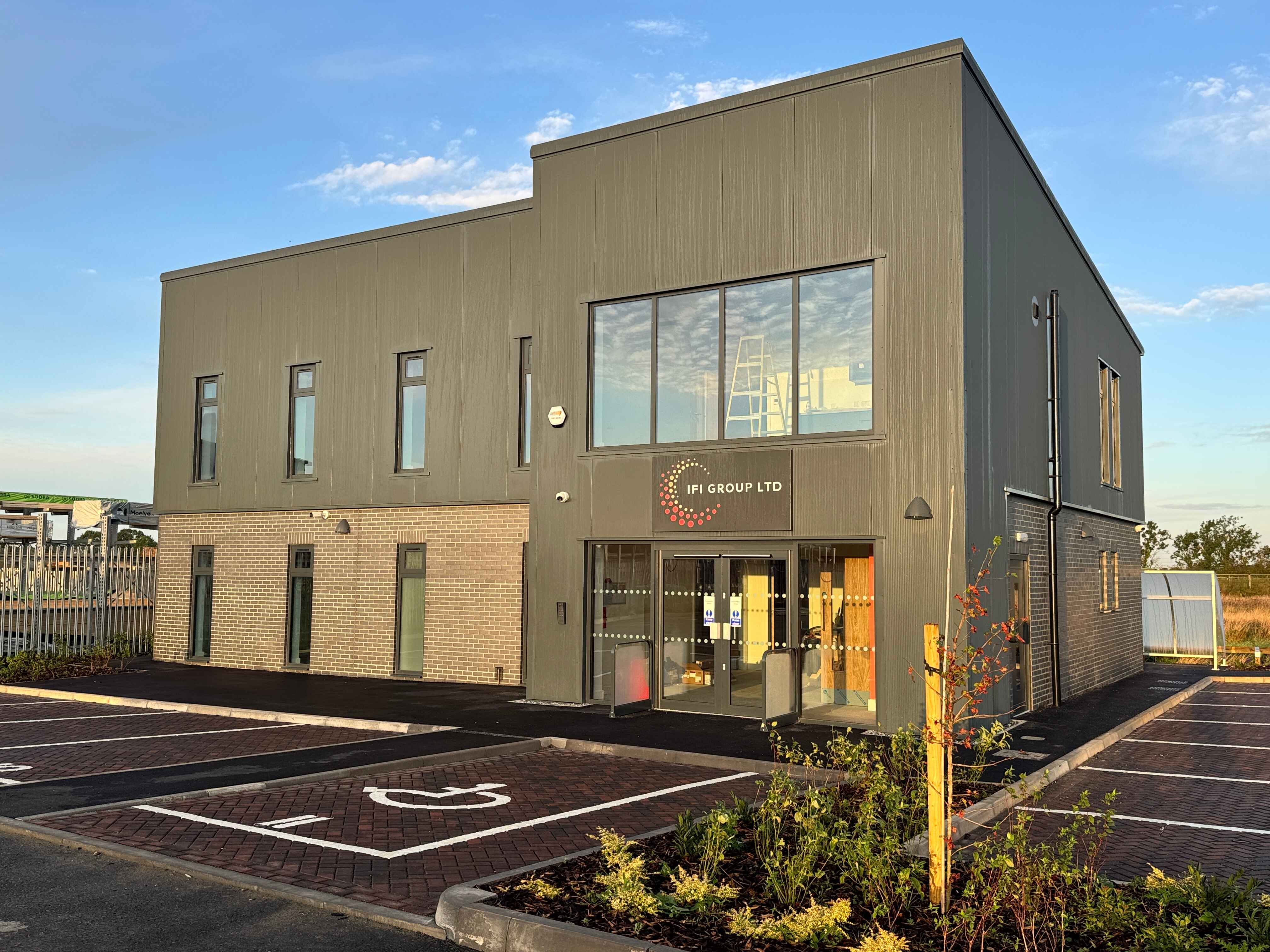 New build commercial offices and warehouse development in Lincoln