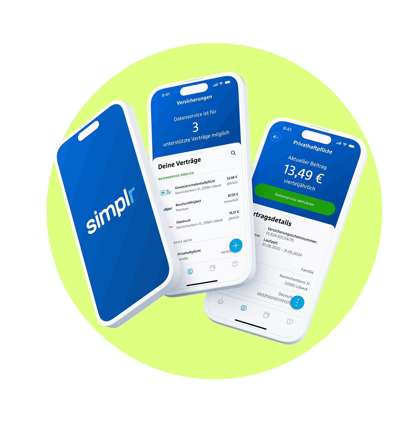 Drei Smartphones präsentieren die simplr Versicherungs-App zur digitalen Vertragsverwaltung auf einem hellgrünen Kreis.