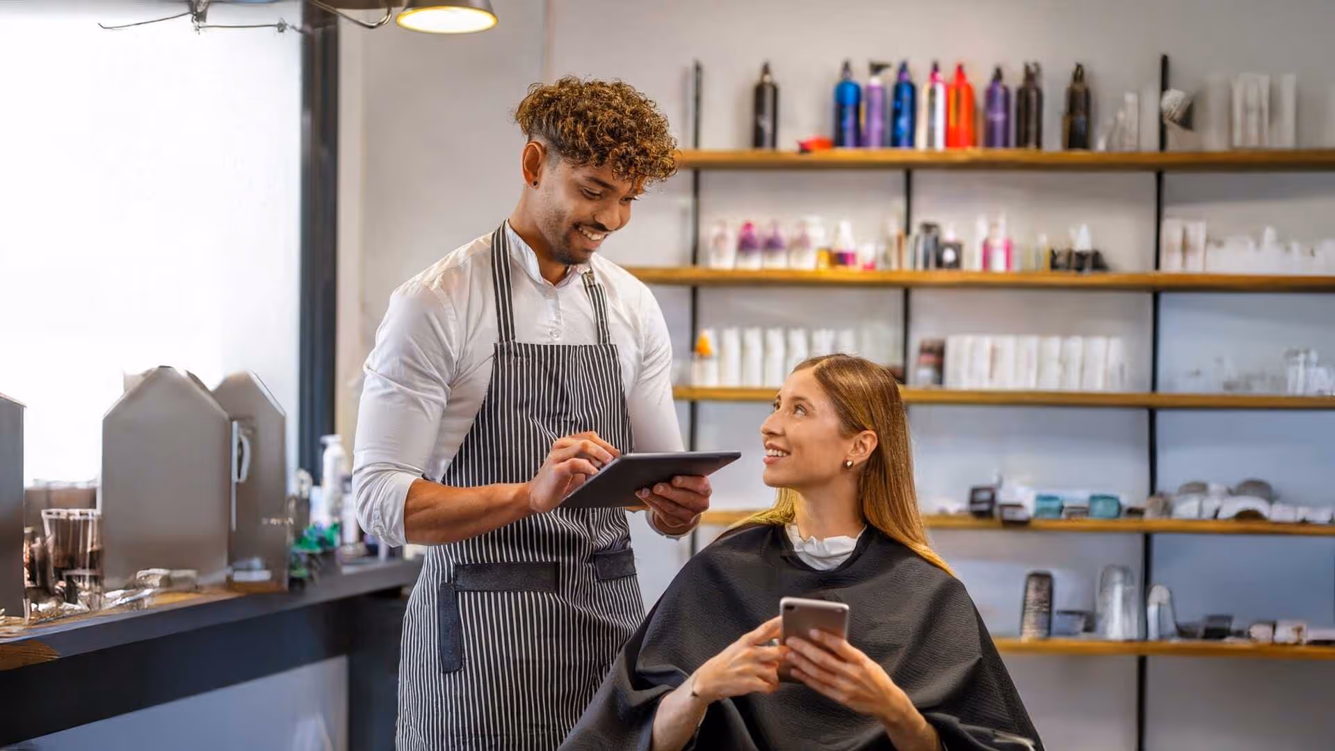 Vælg det rigtige kassesystem til frisørsalon