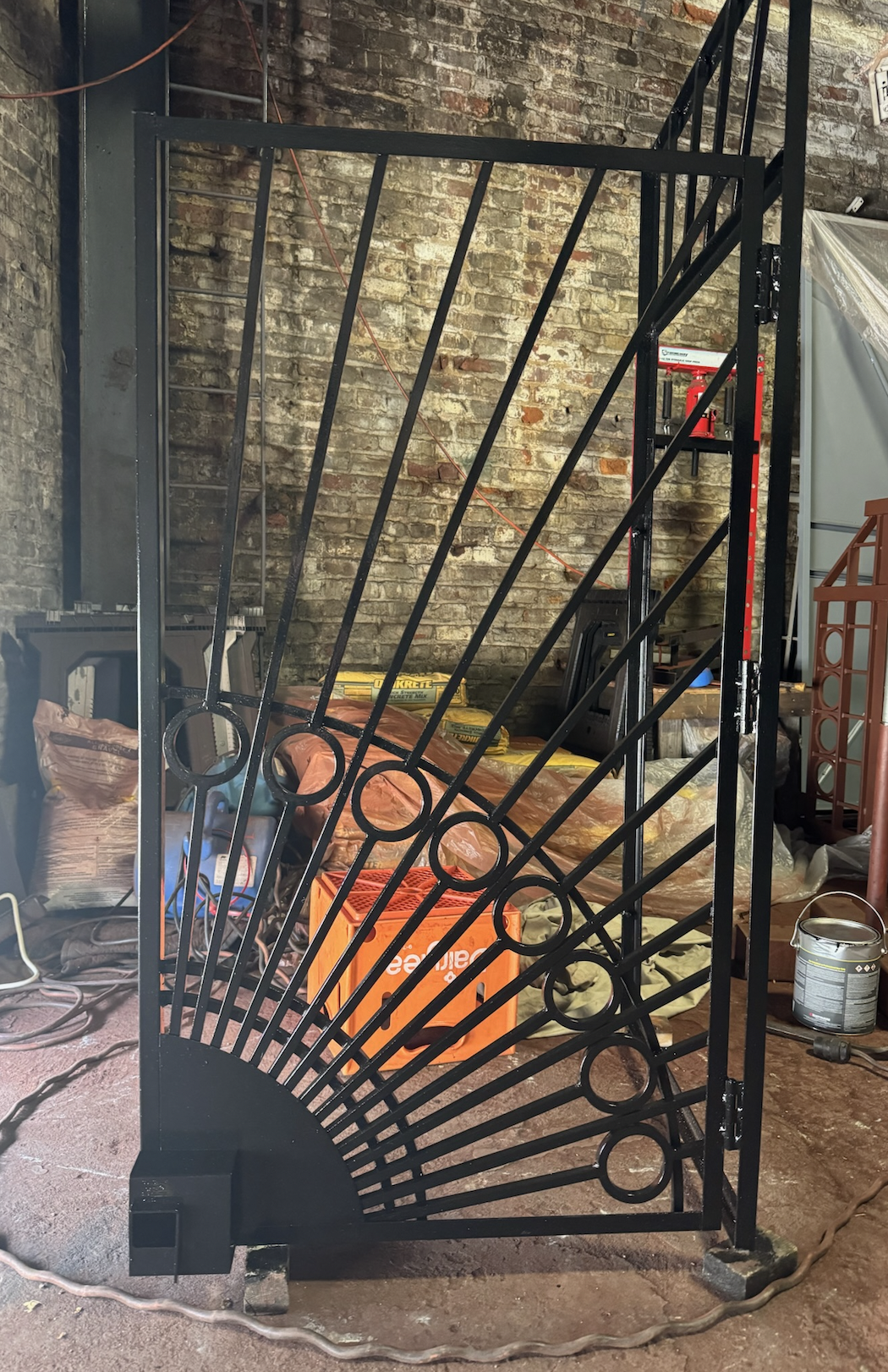 S084 Sunshine gate with additional security arched bands and arched ring chain design 