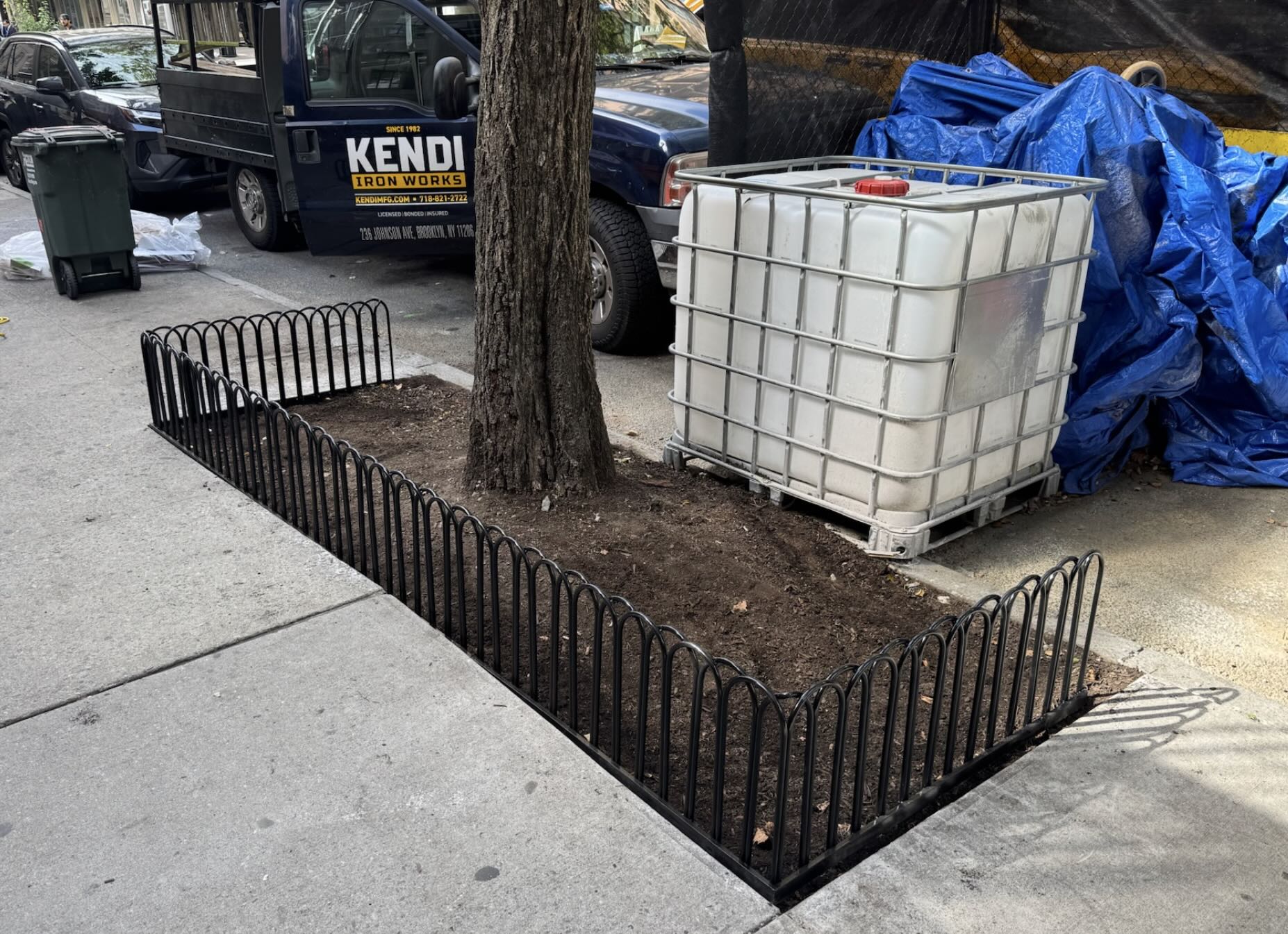 TG042 Tree guard with tall overlapping arches